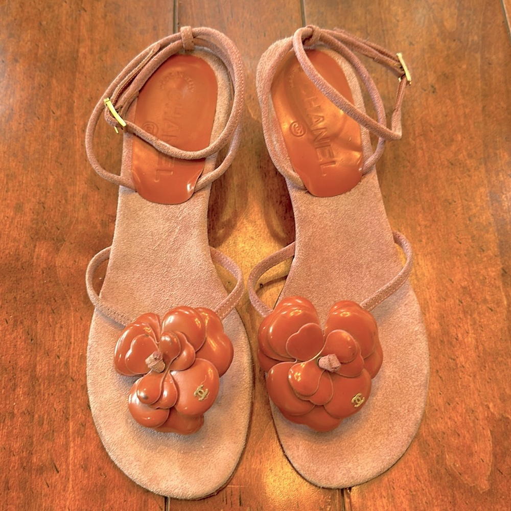 CHANEL PINK SUEDE SANDALS - Camellia top, kitten heel